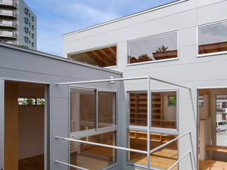 三浦の家, 萩原健治建築研究所 萩原健治建築研究所 Minimalist balcony, veranda & terrace