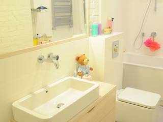 Pastelowa łazienka z przesłaniem ...Always look on the ...kto odgadnie?:), Perfect Home Perfect Home Phòng tắm phong cách hiện đại