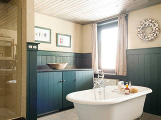 Landelijke badkamer met steigerhout, Taps&Baths Taps&Baths Badezimmer im Landhausstil