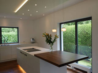 Moderne Küche mit Insel, teamlutzenberger teamlutzenberger Modern style kitchen