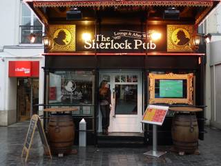 Sherlock Pub, IzzI Design IzzI Design Commercial spaces