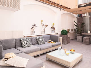 Home Staging Como Vender una Vivienda Eficazmente, Markham Stagers Markham Stagers Modern balcony, veranda & terrace White