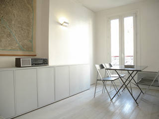 Aménagement sur-mesure d'un appartement parisien, L'Atelier de la Menuisière L'Atelier de la Menuisière ห้องนั่งเล่น