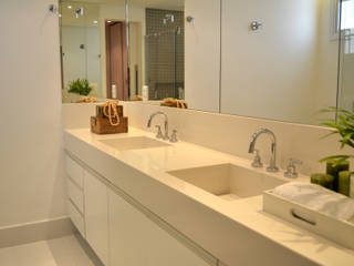 Apartamento para um jovem casal em tons de cinza, Helô Marques Associados Helô Marques Associados Minimalist bathroom