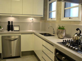 Apartamento para um jovem casal em tons de cinza, Helô Marques Associados Helô Marques Associados Kitchen