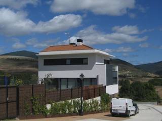 VIVIENDA EN AZOZ. EZCABARTE. NAVARRA., Estudio A. Devalle-Granell Arquitectura. Estudio A. Devalle-Granell Arquitectura. Modern houses