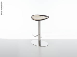 Tray Stool - Design by Rita Rijillo, Crjos Design Milano Crjos Design Milano ห้องนั่งเล่น