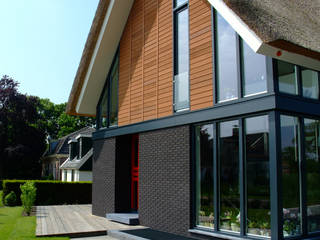 Omgeving & functionaliteit verbonden in een verbazingwekkende villa in Vinkeveen, MEF Architect MEF Architect Rumah Modern