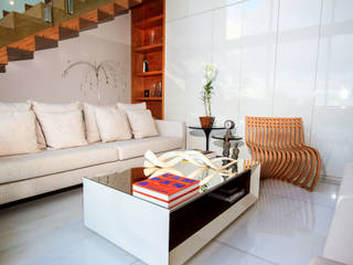 Casa Alphaville | Cond. das Árvores, Maina Harboe Arquitetura Maina Harboe Arquitetura Modern living room