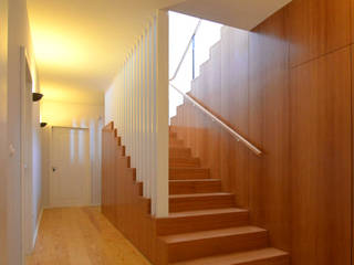 Projecto de Reabilitação - Quinta Dona Matilde, Germano de Castro Pinheiro, Lda Germano de Castro Pinheiro, Lda Rustic style corridor, hallway & stairs لکڑی Wood effect