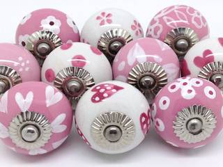 Mixed pink cupboard doorknobs, These Please Ltd These Please Ltd Classic style bedroom