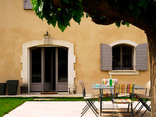 Mas en Provence, STEPHANIE MESSAGER STEPHANIE MESSAGER Kırsal Balkon, Veranda & Teras