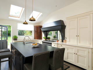 Classic Contemporary Bespoke Kitchen, Kent, Humphrey Munson Humphrey Munson Classic style kitchen