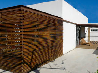 VIVIENDA MARTINEZ-REQUENA, Q+C Arquitectura y Ciudad Q+C Arquitectura y Ciudad Minimalist Balkon, Veranda & Teras