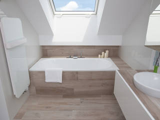 Dom w Krakowie / VNdesign, www.niewformie.pl www.niewformie.pl Minimalist style bathroom