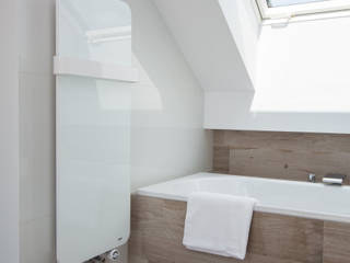 Dom w Krakowie / VNdesign, www.niewformie.pl www.niewformie.pl Minimalist style bathroom