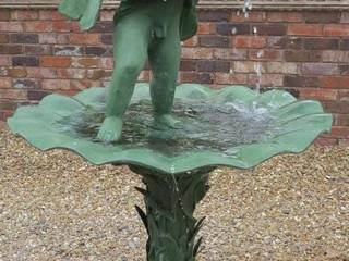 Antique Garden Fountains: Available in many different materials,sizes and shapes, UKAA | UK Architectural Antiques UKAA | UK Architectural Antiques Jardines de estilo clásico