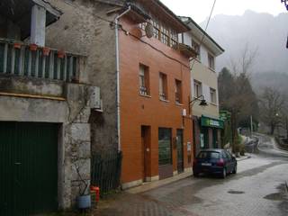 REHABILITACIÓN DE BAJOCUBIERTA Y FACHADA - Campo Caso (Asturias), ESTUDIO DE ARQUITECTURA 4TRAZOS ESTUDIO DE ARQUITECTURA 4TRAZOS