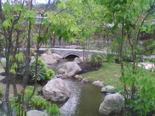 流れと池のある癒しの自然風庭園, アート・ボー・エントランス アート・ボー・エントランス Jardines de estilo clásico