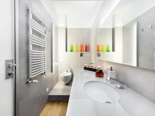 Angolo, 23bassi studio di architettura 23bassi studio di architettura Modern bathroom Ceramic