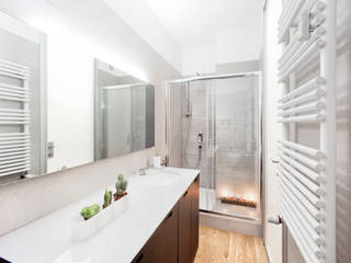 Angolo, 23bassi studio di architettura 23bassi studio di architettura Modern bathroom Ceramic