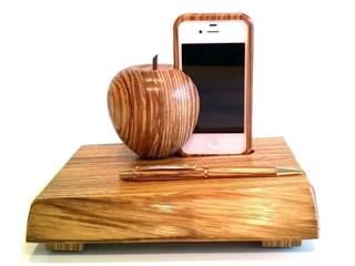 Dockingstation Holz für Apple iPhone 4, 4s, Ladestation aus Zebrano Wood inkl. Case, STATION4YOU STATION4YOU Livings de estilo ecléctico