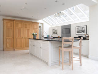 Barnes Townhouse | Simple, White & Bright Classic Contemporary London Kitchen, Humphrey Munson Humphrey Munson مطبخ