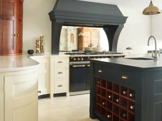 Felsted | Bespoke Navy and Off-White Classic Contemporary Kitchen, Humphrey Munson Humphrey Munson Кухня