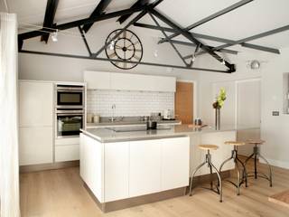 The Cow Shed Barn Conversion Kitchen, in-toto Kitchens Design Studio Marlow in-toto Kitchens Design Studio Marlow Cocinas clásicas