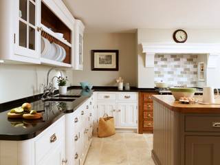 Nickleby | Felsted | Bespoke Classic Contemporary Kitchen, Humphrey Munson Humphrey Munson Classic style kitchen