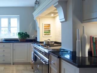 Chadwick House | Grey Painted Contemporary Country Kitchen, Humphrey Munson Humphrey Munson Кухня