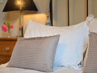 The simple yet beautiful make-over for this guest bedroom, Natalie Davies Interior Design Natalie Davies Interior Design Moderne slaapkamers