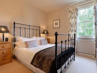 The simple yet beautiful make-over for this guest bedroom, Natalie Davies Interior Design Natalie Davies Interior Design Moderne slaapkamers