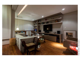 Apartamento na Barra, Spinola+Carvalho Arquitetura Spinola+Carvalho Arquitetura ห้องนั่งเล่น