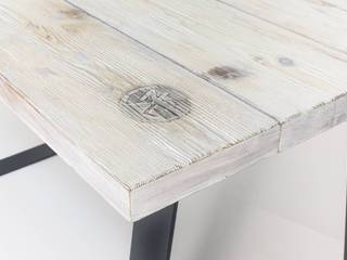 Steel and reclaimed pine wood festive table “OPEN DECK”, NordLoft - Industrial Design NordLoft - Industrial Design Industrial style kitchen