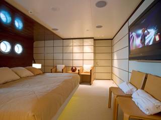 Yacht 72m, SilvestrinDesign SilvestrinDesign Modern Bedroom