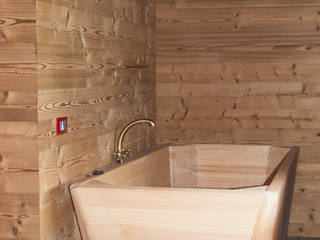 TINA, RI-NOVO RI-NOVO ラスティックスタイルの お風呂・バスルーム