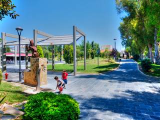 Parque de Los Juncos, BERNARDINO ARQUITECTOS, SLP BERNARDINO ARQUITECTOS, SLP Сад в стиле модерн