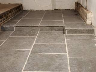Worn Grey Limestone Floors of Stone Ltd Rustikale Wände & Böden