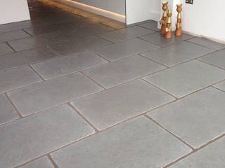 Worn Grey Limestone Floors of Stone Ltd Rustikale Küchen