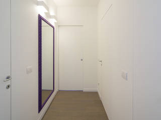 Radiant White, ristrutturami ristrutturami Minimalist corridor, hallway & stairs