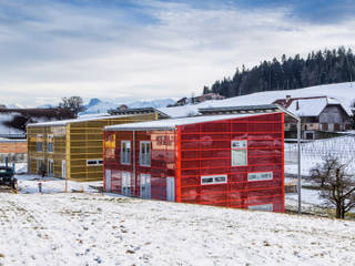 Plusenergieüberbauung in Englisberg, Swissrenova AG Swissrenova AG Moderne Häuser