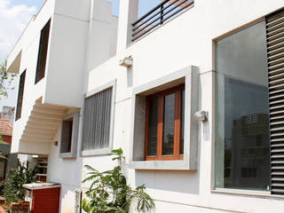 RESIDENCE FOR MRS. & MR. VASUKI RAJAGOPALAN, Muraliarchitects Muraliarchitects Casas modernas