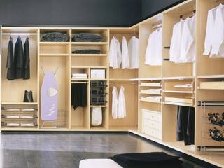 Walk in Wardrobe homify Modern dressing room Wardrobes & drawers