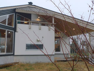 The weekend house in Tanushimaru, u.h architects u.h architects Casas escandinavas