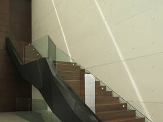Casa BC, GLR Arquitectos GLR Arquitectos Pasillos, vestíbulos y escaleras de estilo moderno