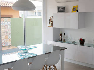 MR Ibiza, POCHE ARQUITETURA POCHE ARQUITETURA Столовая комната в стиле модерн