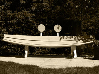 BOOTSBANK zwischen SKULPTUR und SITZMÖBEL, FEINSERIE FEINSERIE Modern Garden