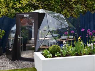 itv's Love Your Garden with Alan Titchmarsh: Creation of contemporary garden for Chris Finney, Solardome Industries Limited Solardome Industries Limited Jardines de estilo moderno