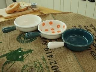 투톤 후라이펜 모양 그릇 , HANDCERA(핸드세라) HANDCERA(핸드세라) Modern Kitchen